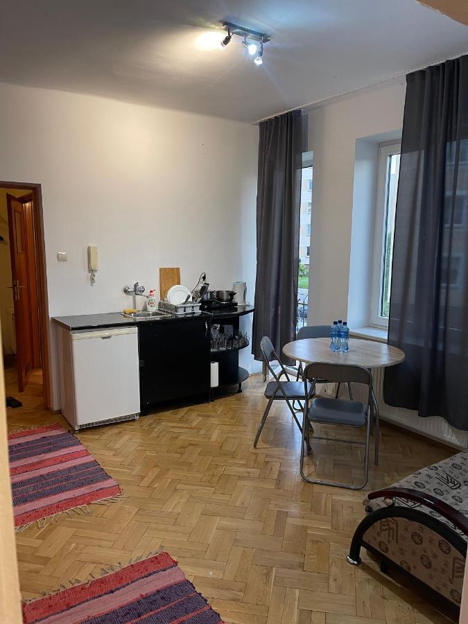 Apartamenty 650 Metrow Od Dworca Przemysl Exterior photo